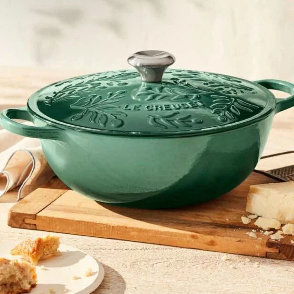 SOLD Le Creuset Olive Branch Chef's Oven Not used In Box 5 1/4 qt